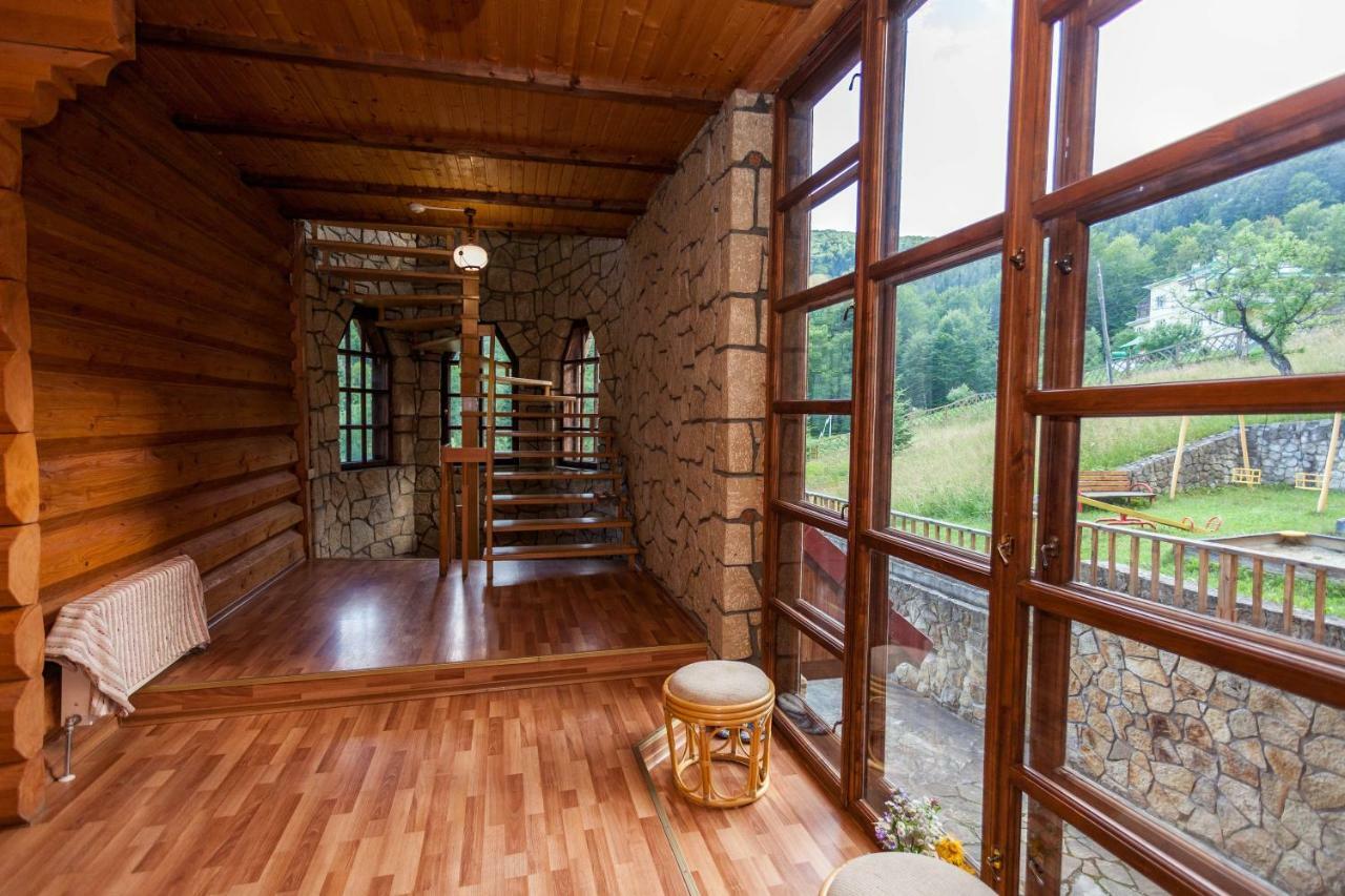 Альпина Hotel Yaremche Exterior foto